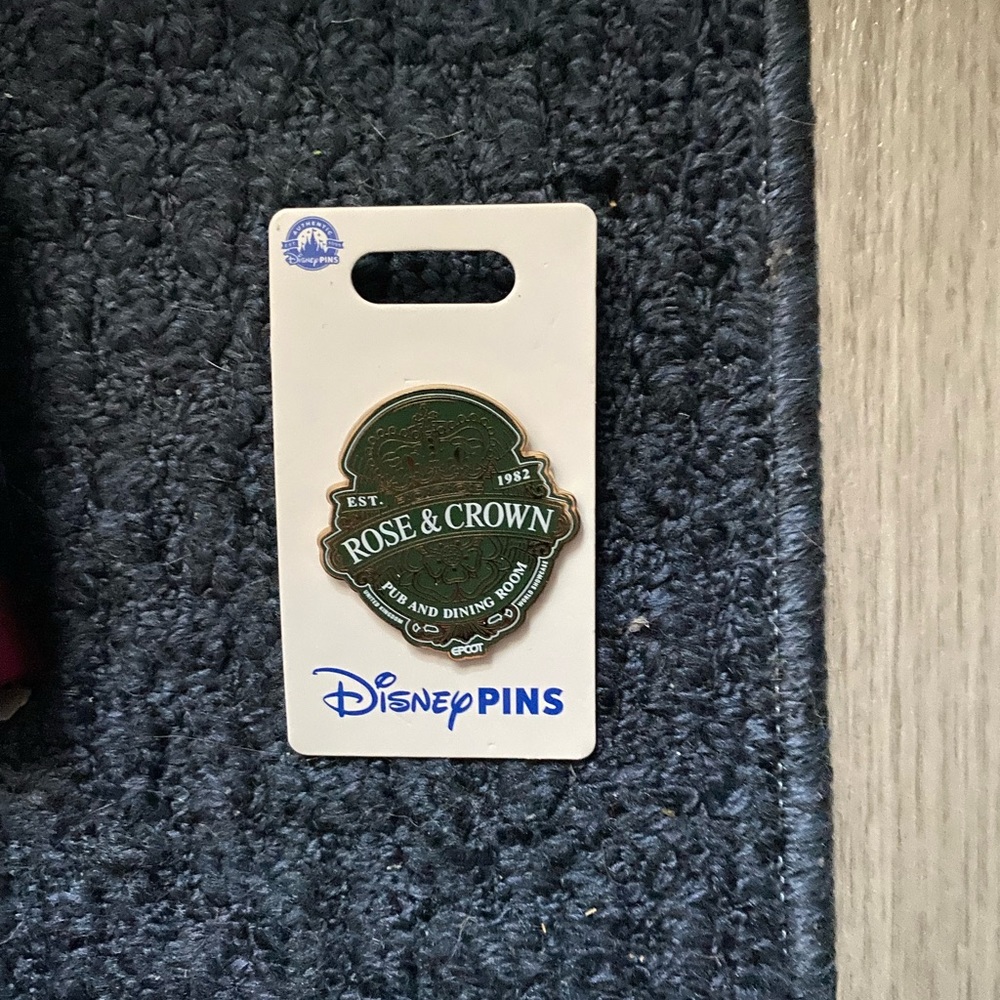 2024 Disney Parks Epcot World Showcase Collection Pin UK Rose & Crown Pub Shield